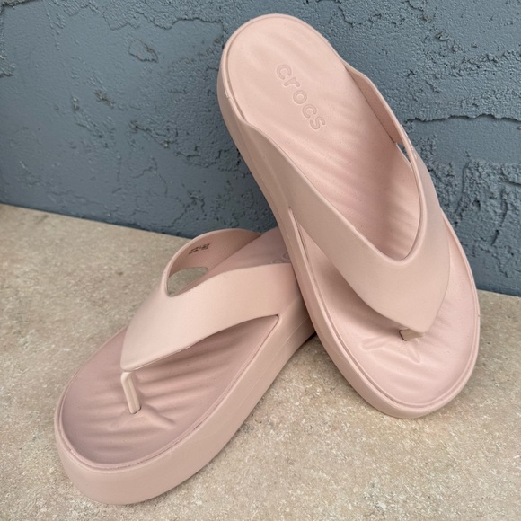 CROCS Shoes - CROCS Getaway Platform Flip in Pink 9 NWOT